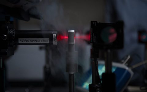 科学家开发新陶瓷焊接技术，不需熔炉可在室温下完成