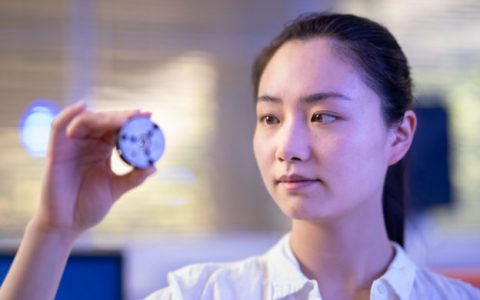 澳大利亚科学家在室温下花数分钟制造出稀有钻石