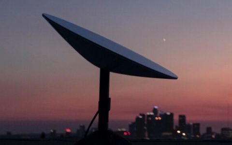 马斯克的太空互联网测试成功，星链计划的卫星通信首波集中在北纬35~55之间
