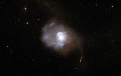 马卡良231：距离地球最近的类星体，仅5.8亿光年