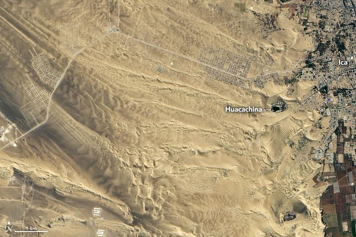 秘鲁瓦卡奇纳绿洲(Huacachina):南美洲唯一的绿洲
