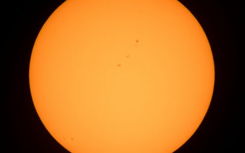 第25个太阳周期有可能是创纪录最强的，黑子总数达到250个