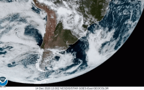 从太空中看日全食在地球上留下的阴影
