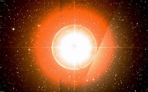 科学家借助新技术发现参宿四可能比之前认知的更小也更近