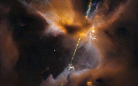 赫比格-哈罗天体：与新生恒星相关的明亮星云斑块