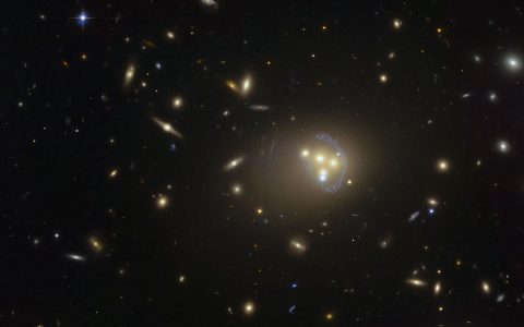 ESO 146-5：宇宙中质量最大的星系，相当于30万亿个太阳