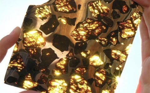 阜康陨石：新疆发现的世界上最美丽的陨石，却被偷卖到美国