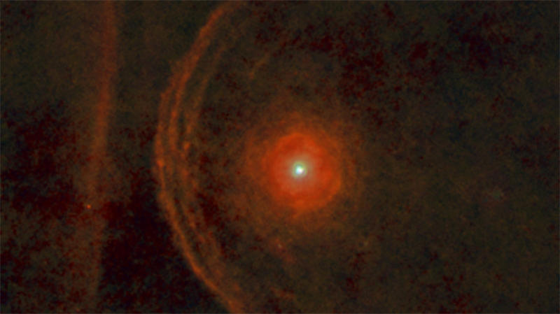 参宿四目前正在穿越一大片星云，它的恒星风撞击星际物质从而产生了一个巨大的弓形冲击波
