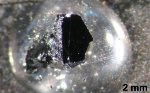 二氧化钒：能从绝缘体变金属，未来的计算机存储新材料