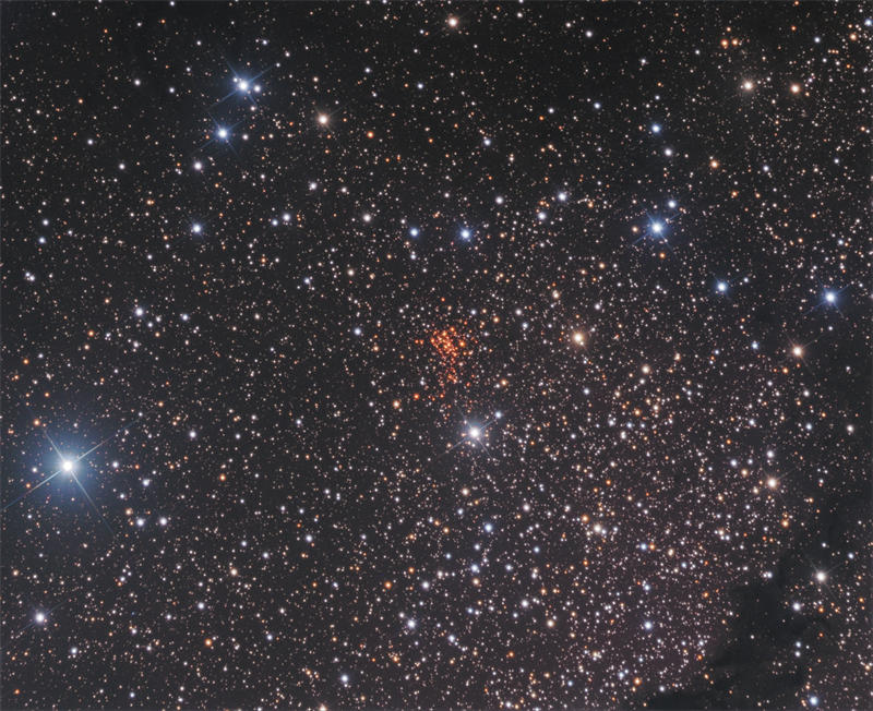 维斯特卢1(Westerlund 1 )是一个年轻的星团,里面包含了一些银河系中最巨大的恒星