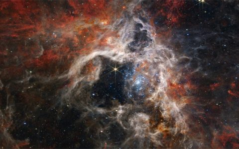 一些大质量恒星正在脱离银河系引力控制