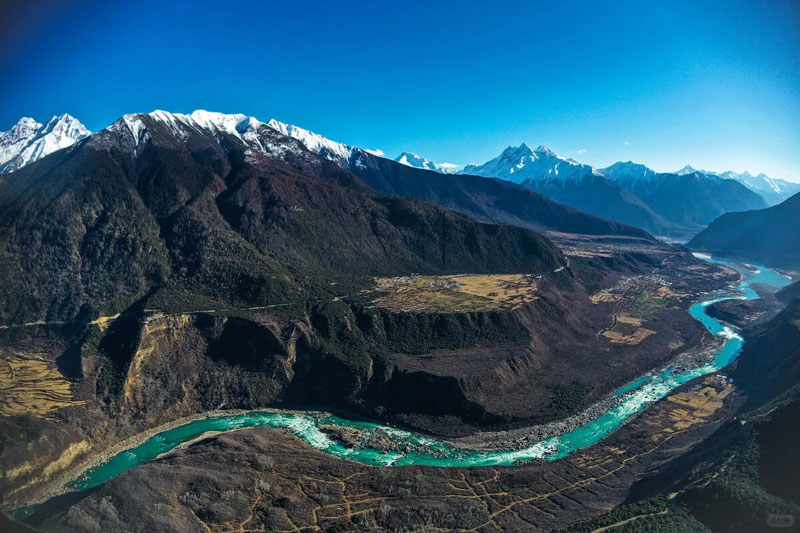 河流的侵蚀对于山峰高度的影响是双面的