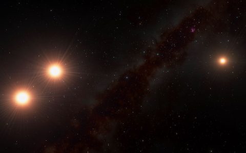 宝瓶座EZ：距离太阳系第14近的恒星系统，还是个三星系统
