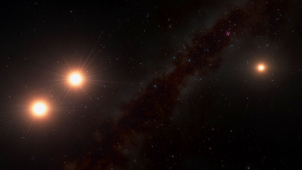 宝瓶座EZ是一个三星系统，里面包含了三颗暗淡的红矮星